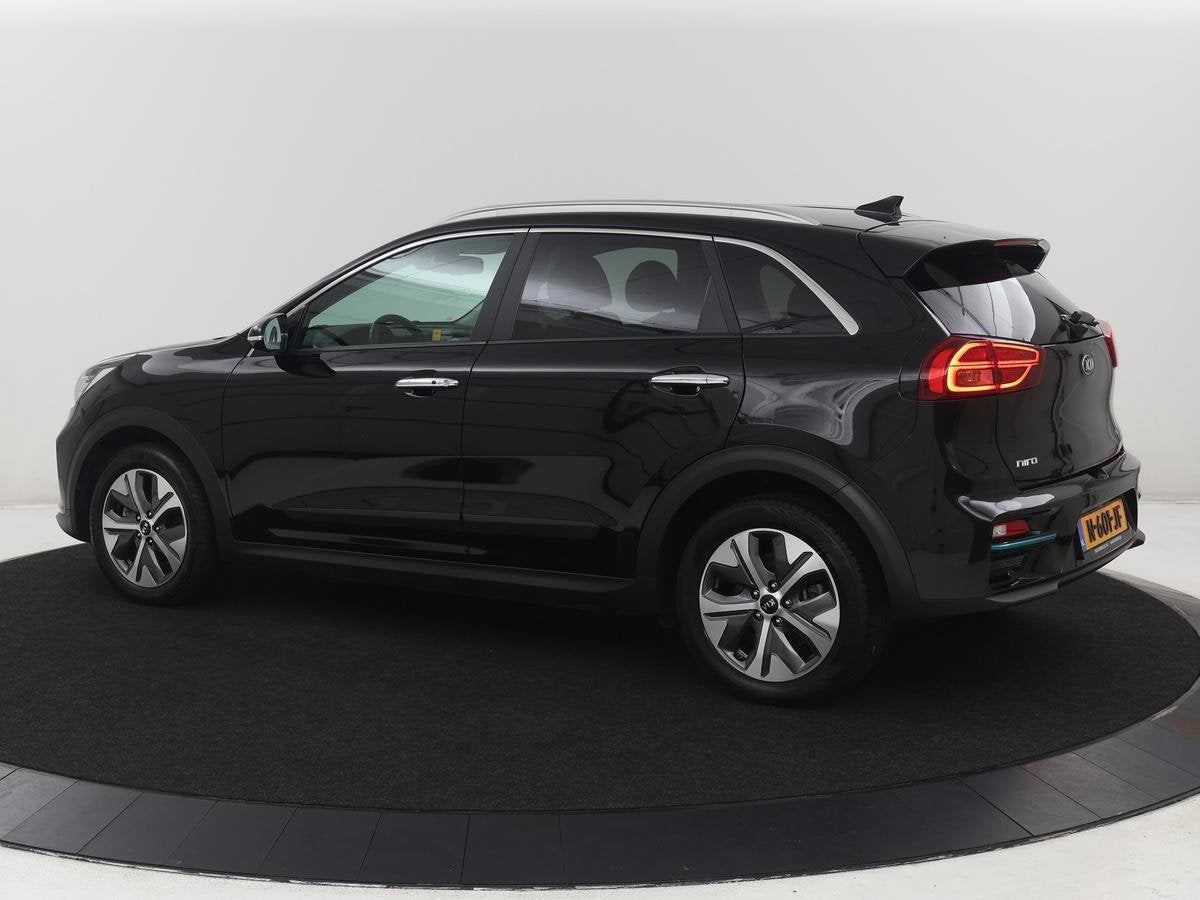 Kia e-Niro DynamicPlusLine 64 kWh | SOH 95.2% | Panoramadak, Auto's, Gebruikt, 1712 kg, Leder en Stof, Zwart