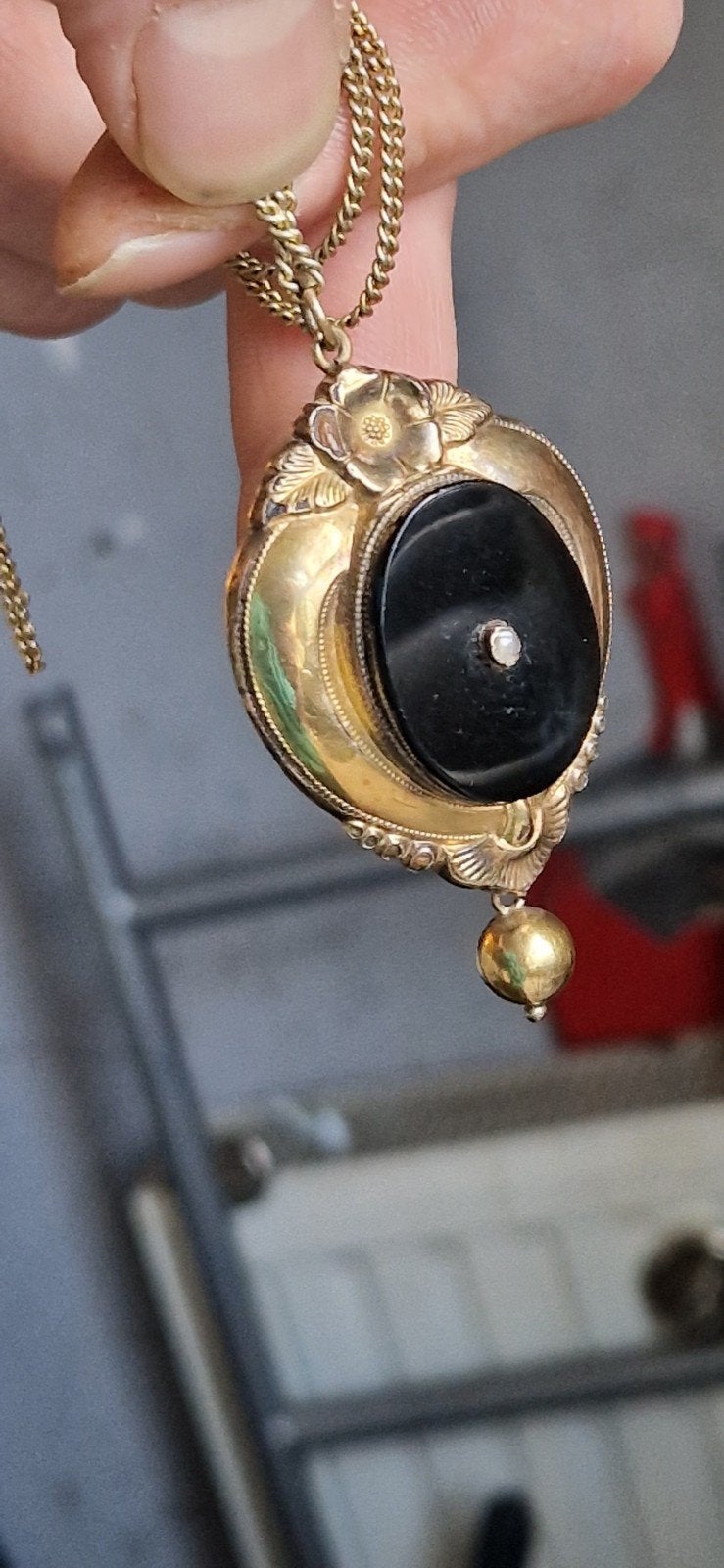 Antiek Victoriaans Rouwmedaillon(ca. 1880)Parel & Bandagaat, Ophalen of Verzenden, Goud, Hanger, Met edelsteen