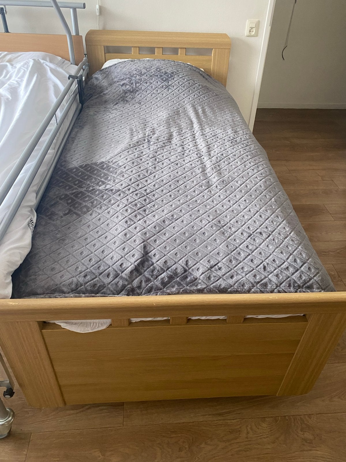 Seniorenbed 200x90cm (exclusief matras), Huis en Inrichting, Slaapkamer | Bedden, Ophalen, Gebruikt, 90 cm, Eenpersoons