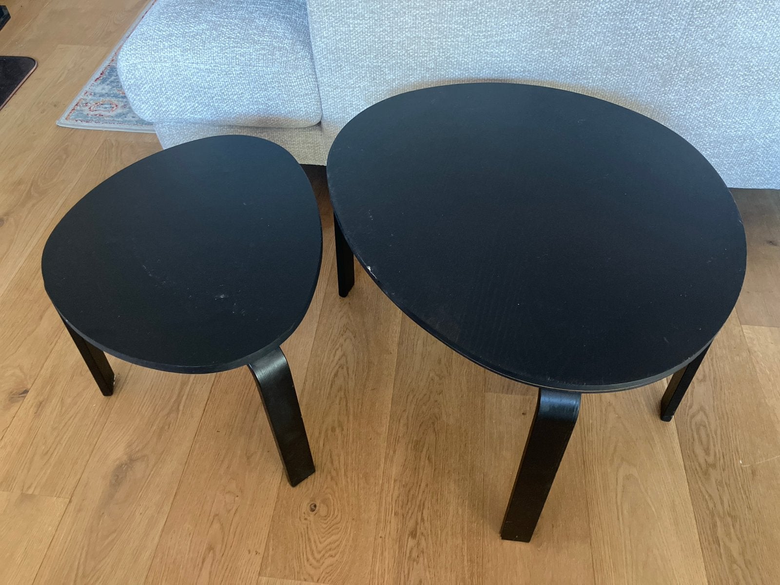 Set van 2 zwarte houten bijzettafeltjes - Ikea, Huis en Inrichting, Tafels | Bijzettafels, Ophalen, Minder dan 45 cm, Gebruikt