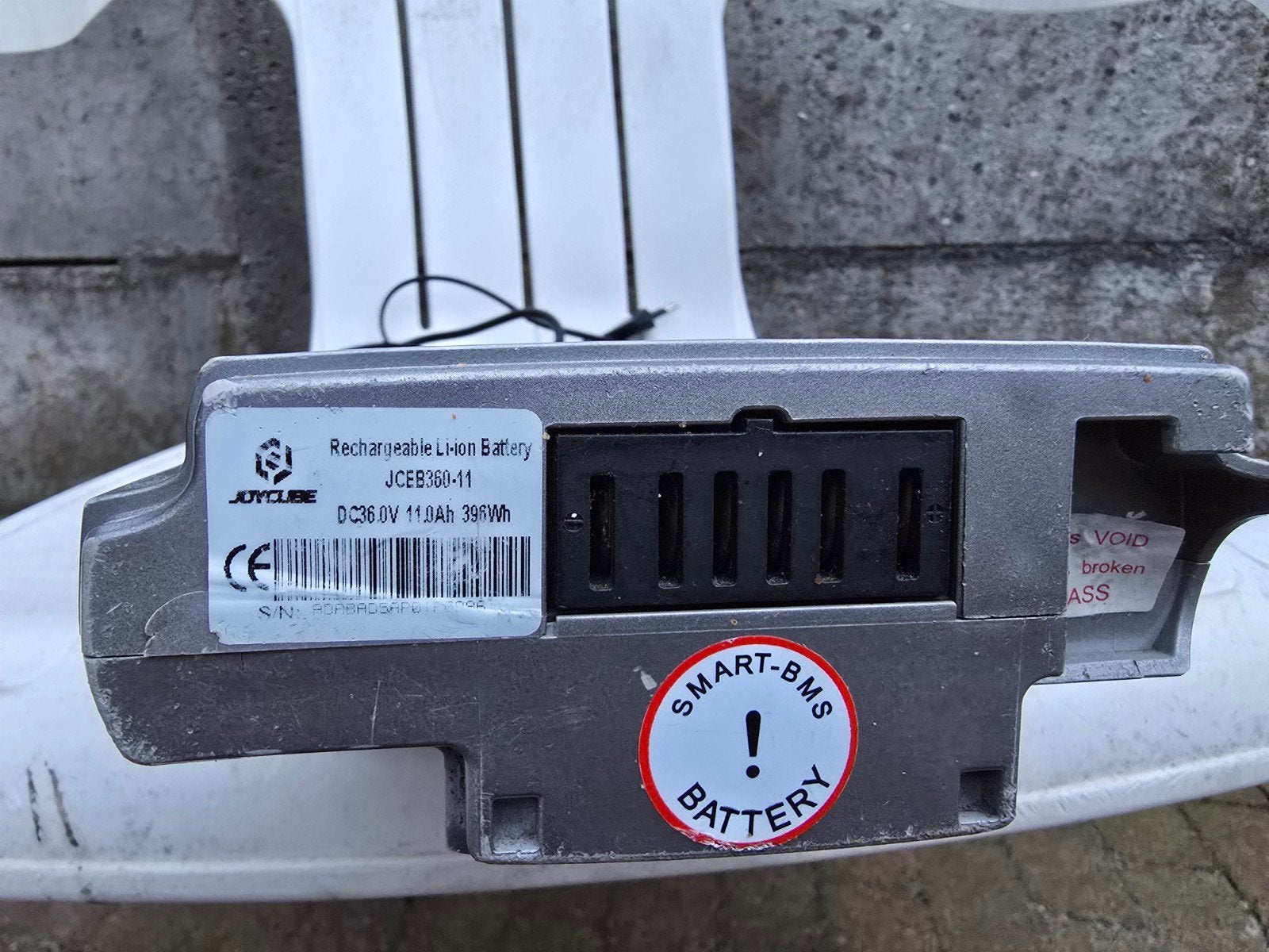 Joycube E-bike accu JCEB360-11 met lader, Fietsen en Brommers, Gebruikt