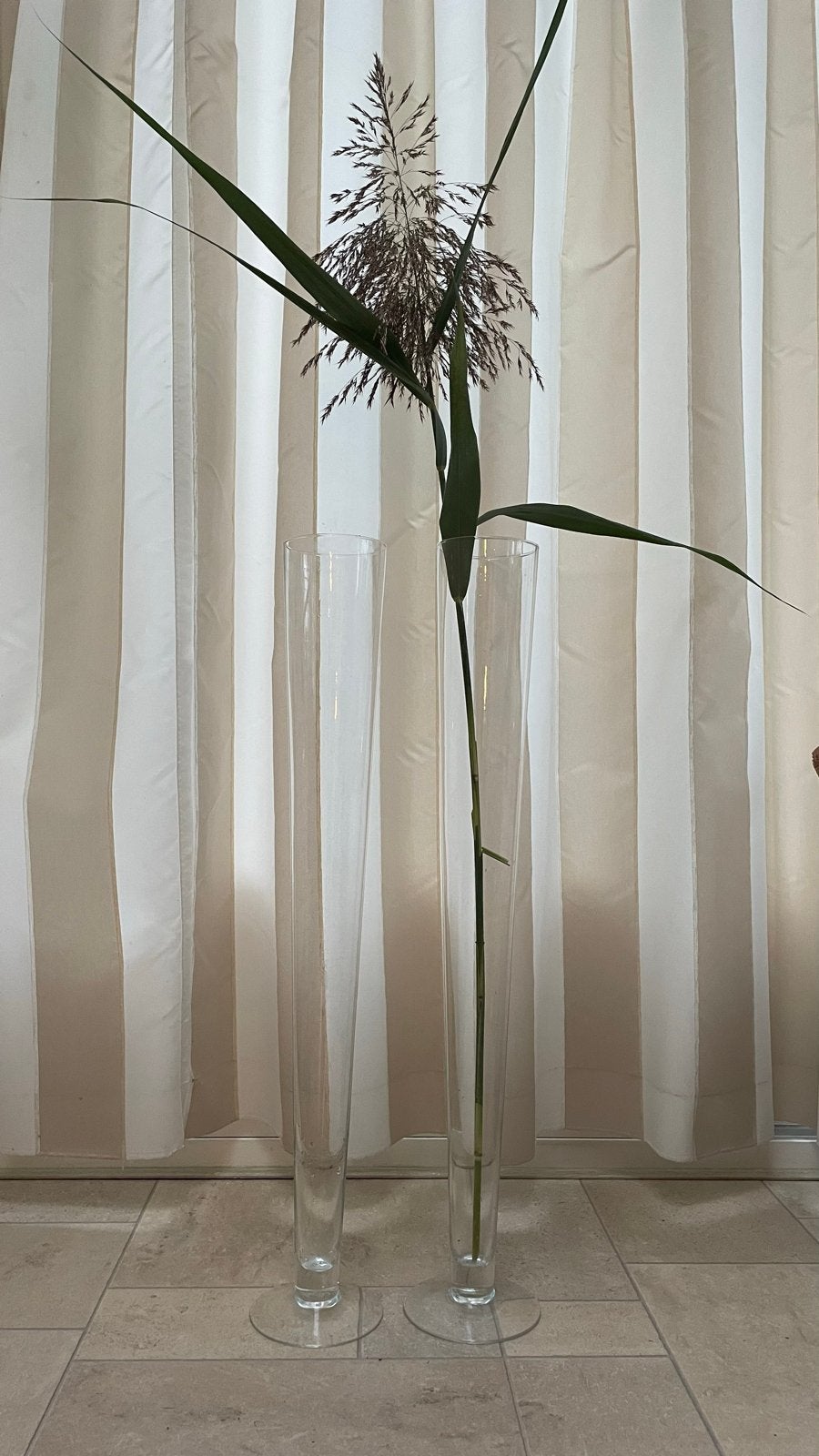 Twee hoge glazen vazen - 79,5 cm, Ophalen, Op voet, Transparant, 80 cm