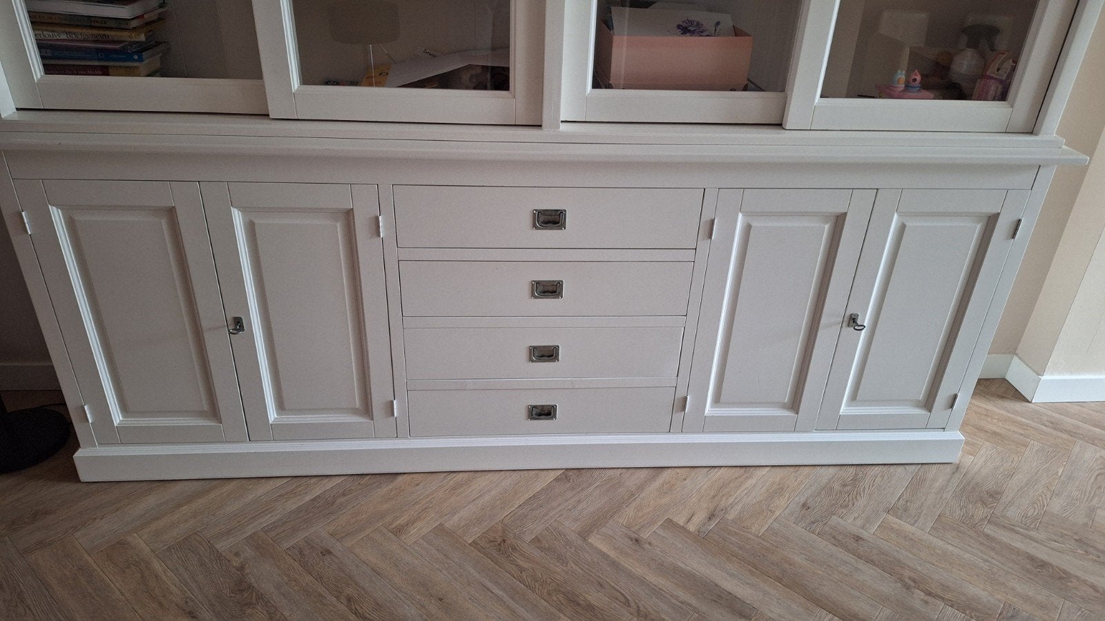 Witte buffetkast met glazen schuifdeuren en lades, Ophalen, 200 cm of meer, Met lade(s), Overige houtsoorten