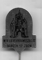 BERGEN OP ZOOM W.V. LIEVEVROUWENSTRAAT SPELD, Ophalen of Verzenden, Gebruikt, Stad of Land, Speldje of Pin