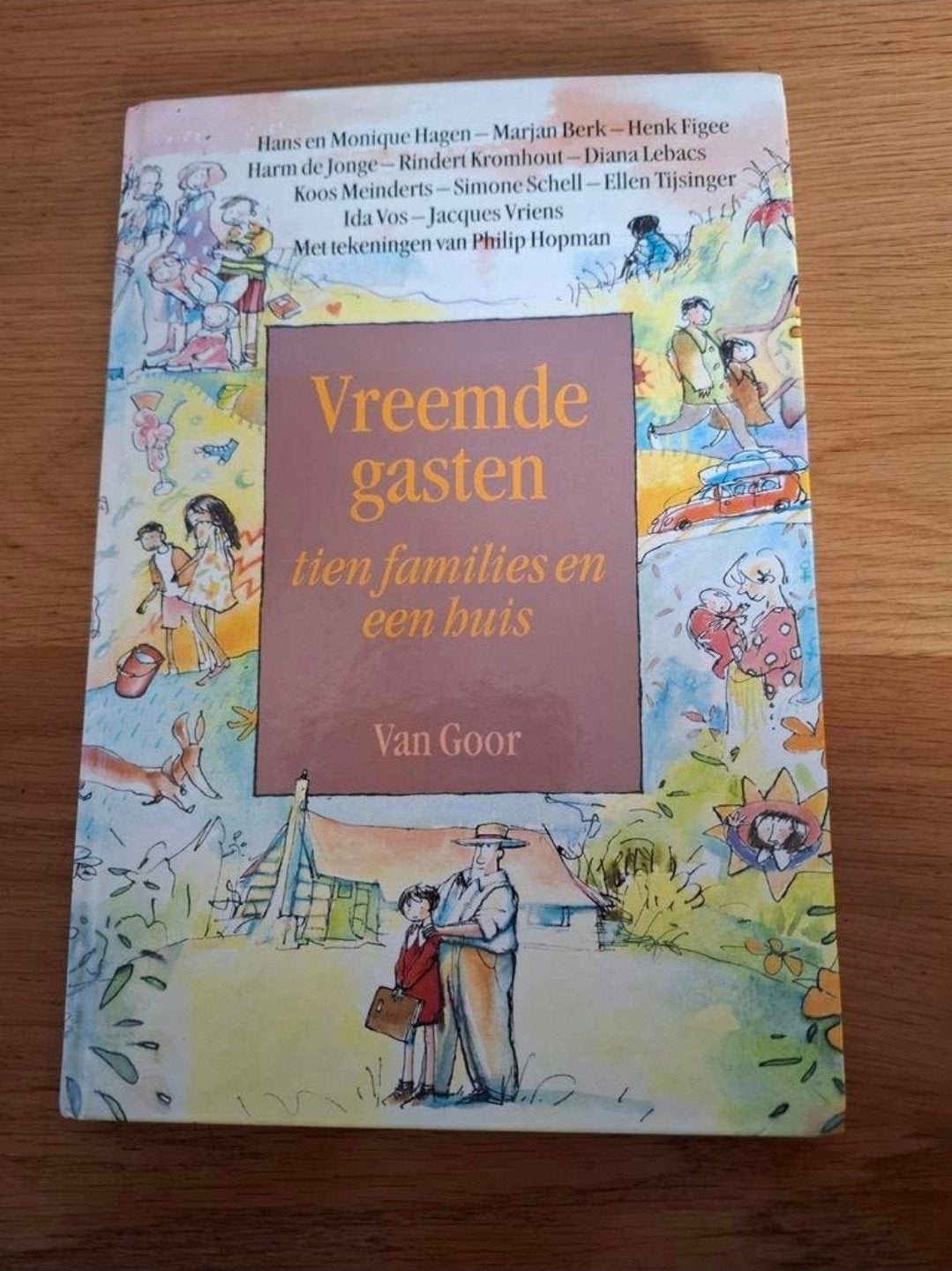 Vreemde gasten: tien families en een huis - Kinderboek, Ophalen of Verzenden, Zo goed als nieuw, Fictie