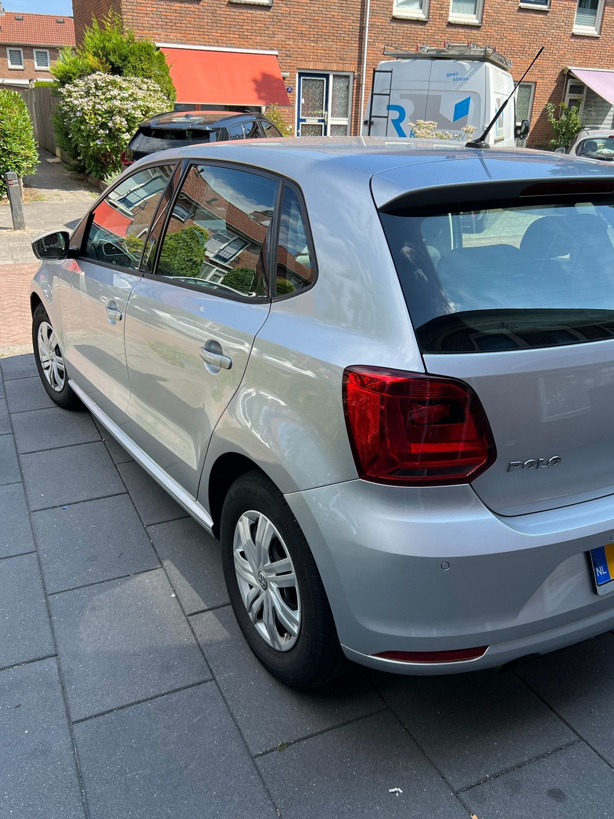 Volkswagen Polo 1.2 TSI 66KW 2014 Grijs, Auto's, 40 €/maand, 4 cilinders, Origineel Nederlands, Handgeschakeld