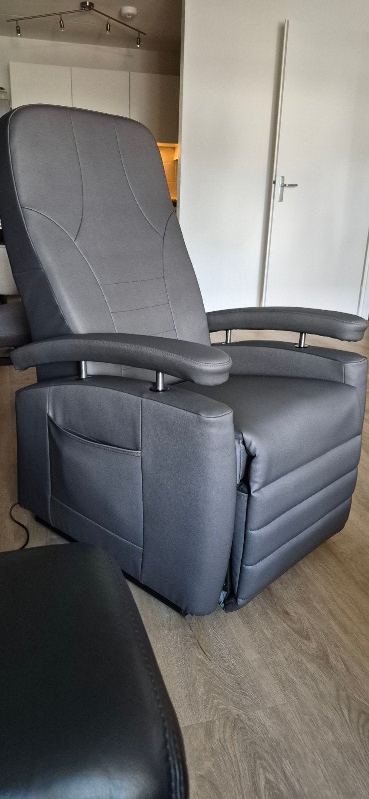 Refurbished Fitform Vario relaxfauteuil met nekkussen, Huis en Inrichting, Ophalen, Modern, Comfort, 75 tot 100 cm, Zo goed als nieuw