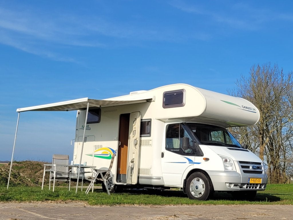 Ford Chausson camper 4 personen, off-grid, vakantieklaar, Alkoof, Ringverwarming, Koelkast, Rookmelder