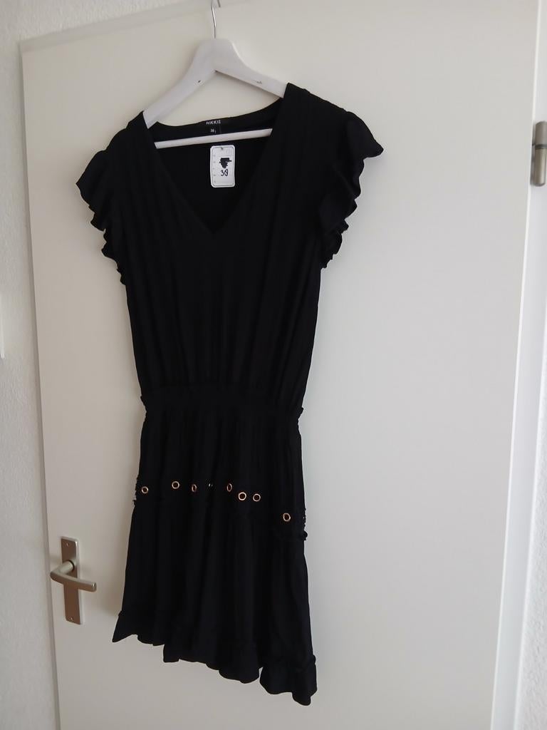 Prachtig nieuw zwart jurkje mét kaartje van NIKKIE. Maat S., Verzenden, Zwart, Nieuw, Maat 36 (S)