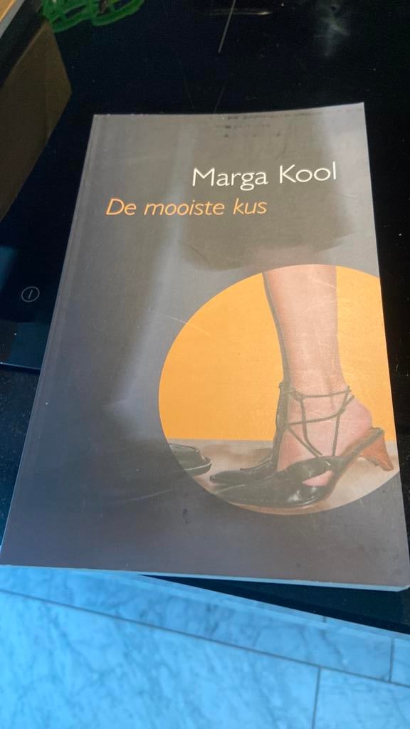 M. Kool - DE MOOISTE KUS, Ophalen of Verzenden, Zo goed als nieuw, M. Kool