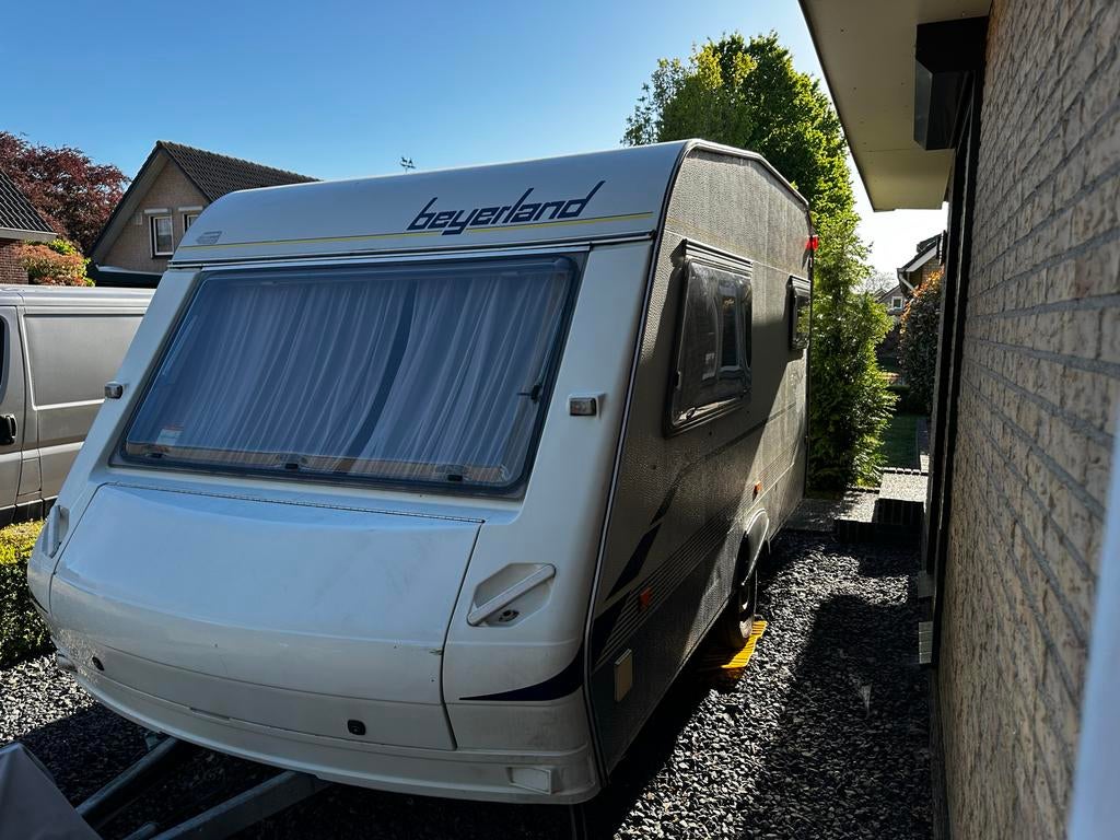 Beyerland Silver Sport Caravan 390, Caravans en Kamperen, Caravans, Standaardzit, Omvormbare zithoek, Particulier, 4 tot 5 meter