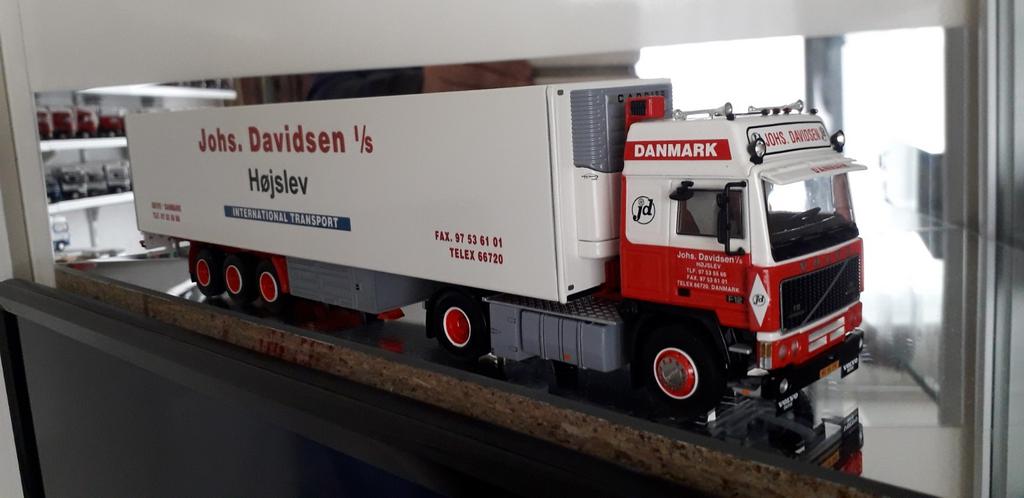 WSI Volvo F12 JOHS. DAVIDSEN, Hobby en Vrije tijd, Modelauto's | 1:50, Ophalen of Verzenden, Zo goed als nieuw, Bus of Vrachtwagen