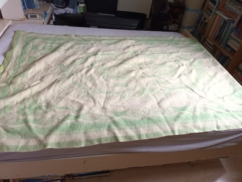 PVZ?  1p groene wollen pastel deken 215-130cm bloemen tulpen, Eenpersoons, Ophalen of Verzenden, Overige merken, Dubbelzijdig bruikbaar