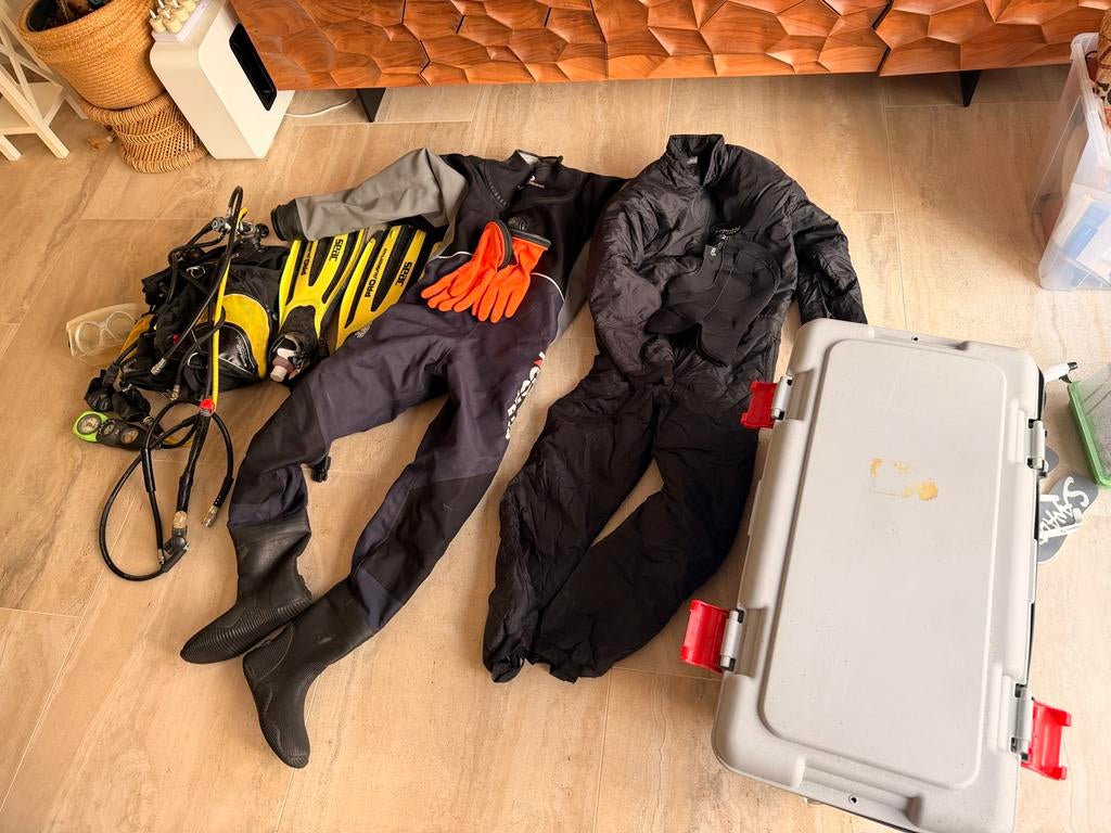 Duikuitrusting compleet met droogpak en onderpak, Watersport en Boten, Duiken, Ophalen, Gebruikt, Duikpak