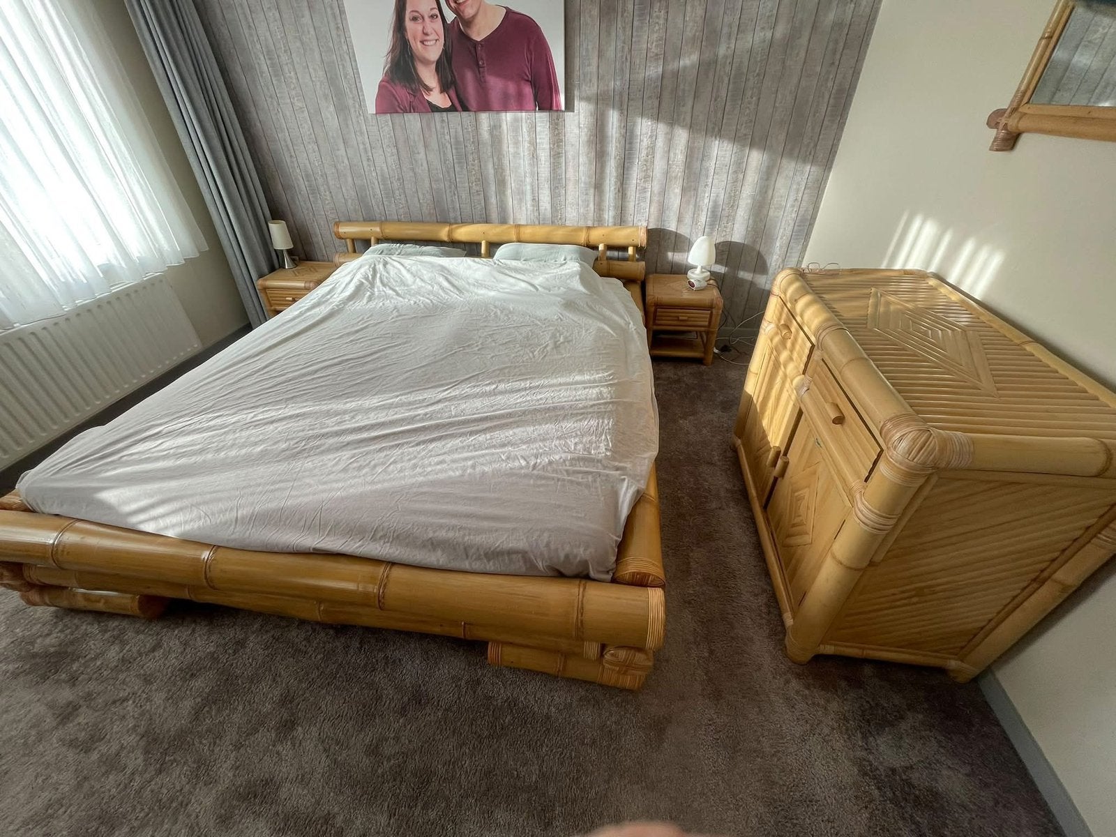 GRATIS bed, nachtkasjes, commode en spiegel, Huis en Inrichting, Ophalen, Bruin, 210 cm, Tweepersoons
