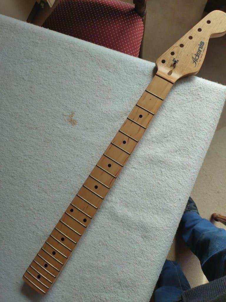 ADONIS stratocaster maple neck in nieuwstaat, Ophalen of Verzenden, Zo goed als nieuw, Elektrische gitaar