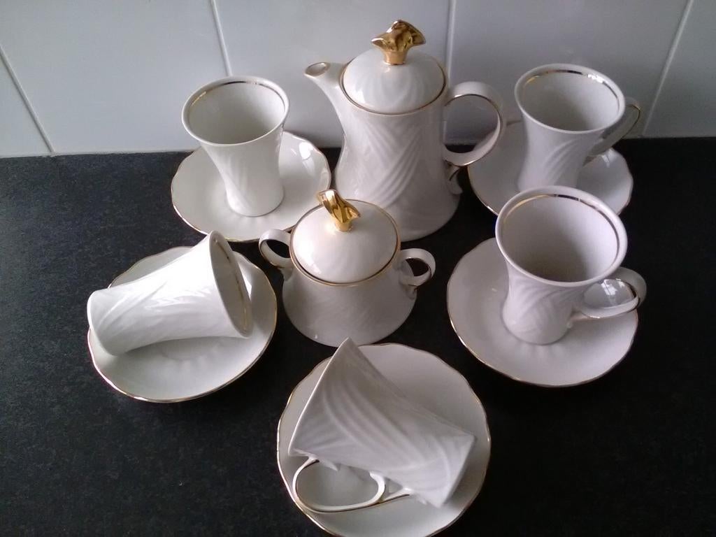 Byzonder theeservies met kippekop of hanekam, Ophalen of Verzenden, Overige stijlen, Kop(pen) en/of Schotel(s)