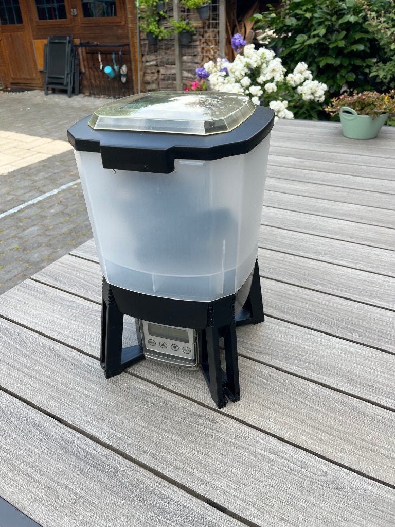 Voerautomaat visvoerkorrels te koop, Tuin en Terras, Vijver-toebehoren, Zo goed als nieuw, Overige typen, Verzenden