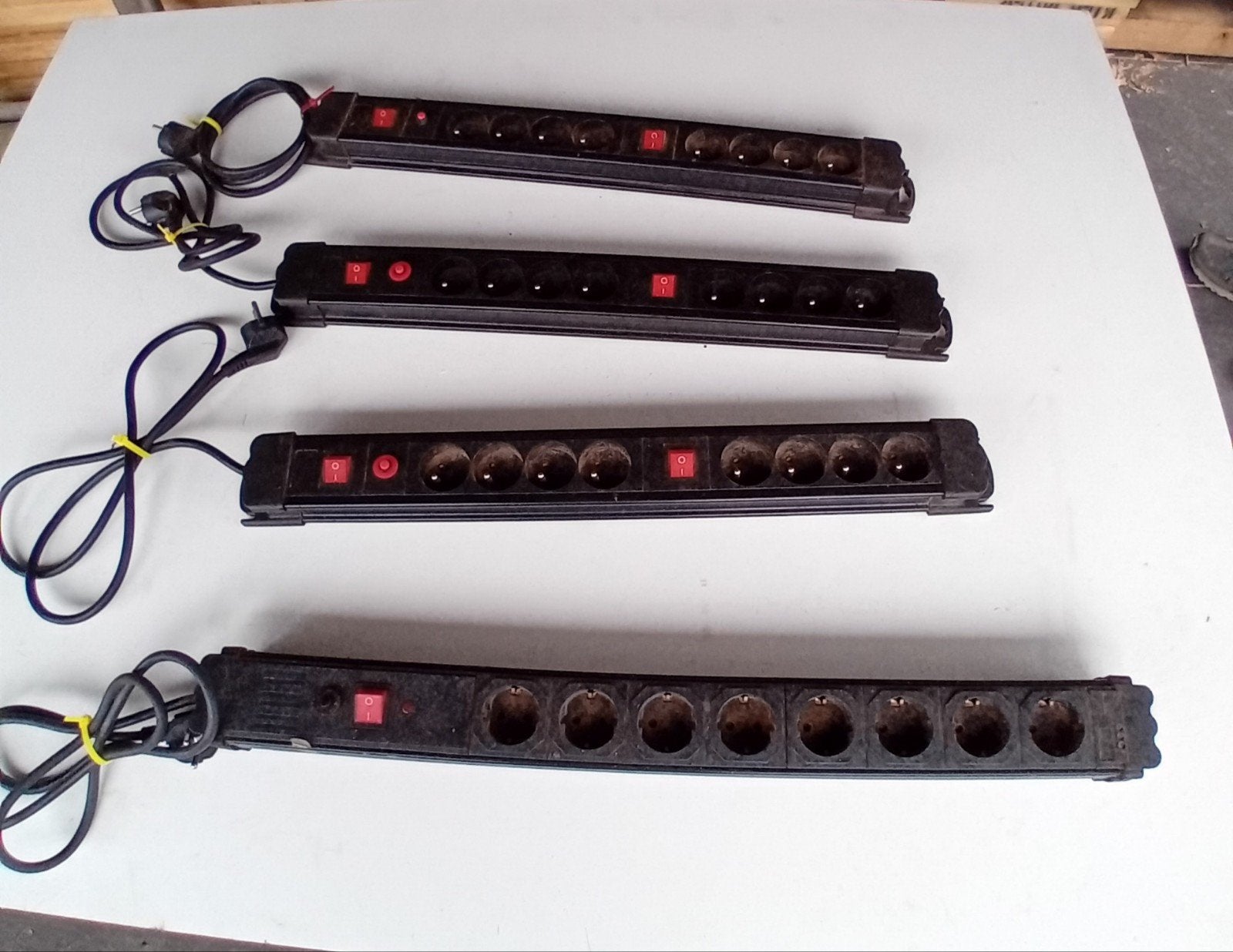 Verlengsnoeren 8-voudig met 150 cm snoer, vier stuks voor, Ophalen, Gebruikt, Overige merken, Kabel of Snoer