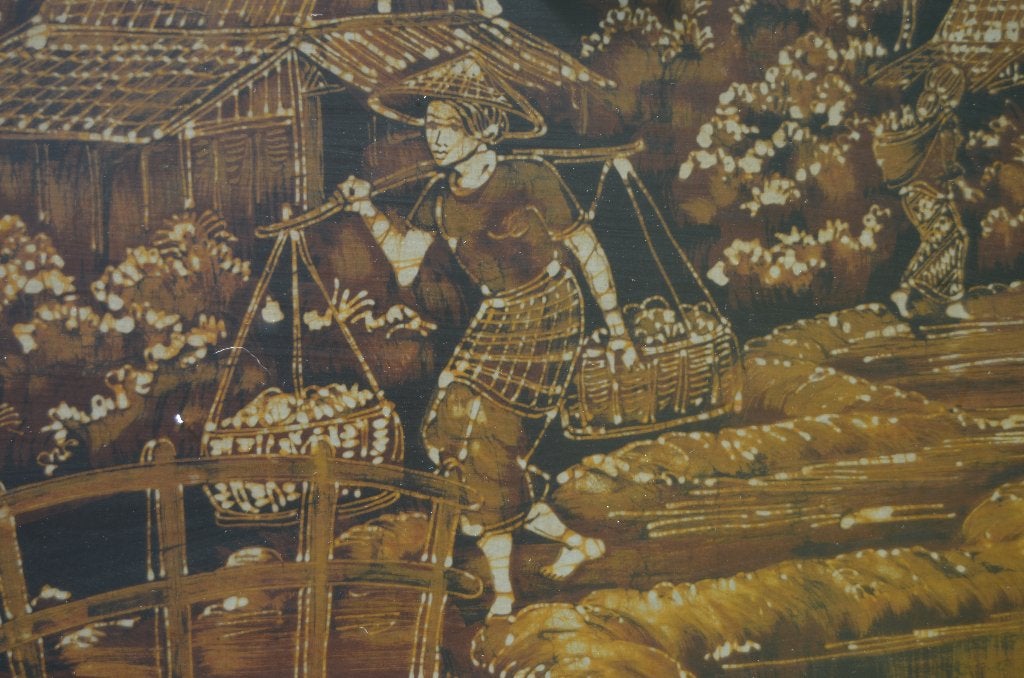 Grote Indonesische batik 'Indonesisch dorp met draagster'., Overige typen, Op te hangen, Ophalen of Verzenden, Indonesië