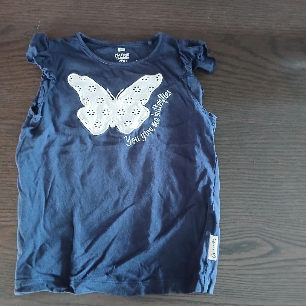 WE T-shirt maat 128 met vlinderopdruk, Gebruikt, WE, Meisje, Ophalen of Verzenden
