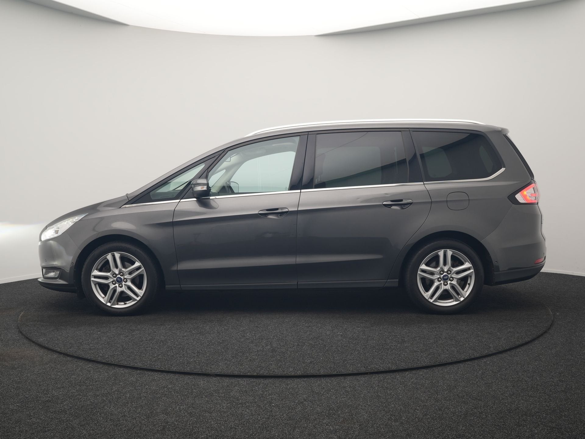 Ford Galaxy 2.0 Titanium Automaat 7 Persoons 241pk Dealer O., Dealer onderhouden, 1733 kg, Zwart, 4 cilinders