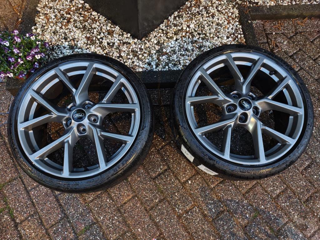 Ford Focus ST MK4 19 inch originele velgen + banden + TPMS, Gebruikt, Banden en Velgen, 235 mm, Personenwagen