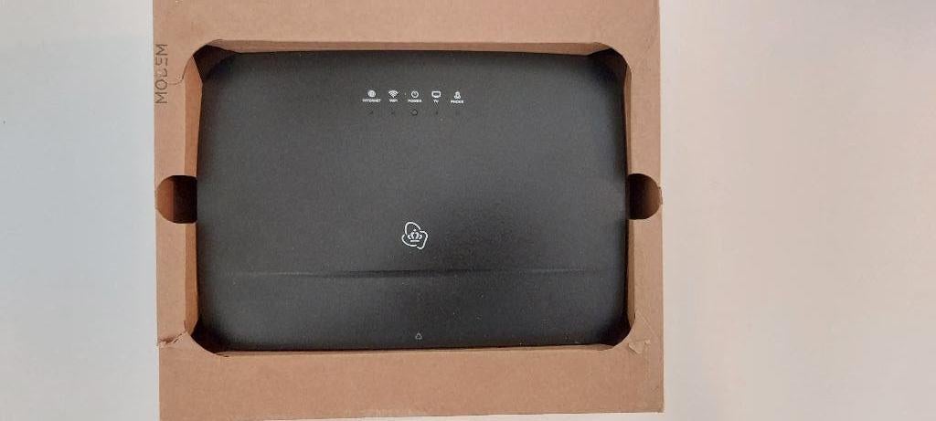 experiabox V12, Ophalen of Verzenden, Zo goed als nieuw, Router met modem, Kpn