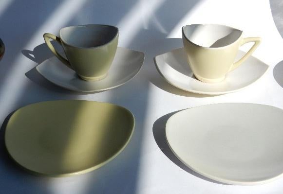 Potterie De Driehoek Huizen  2 pastel tulipe kop en schotels, Huis en Inrichting, Keuken | Servies, Gebruikt, Ophalen of Verzenden