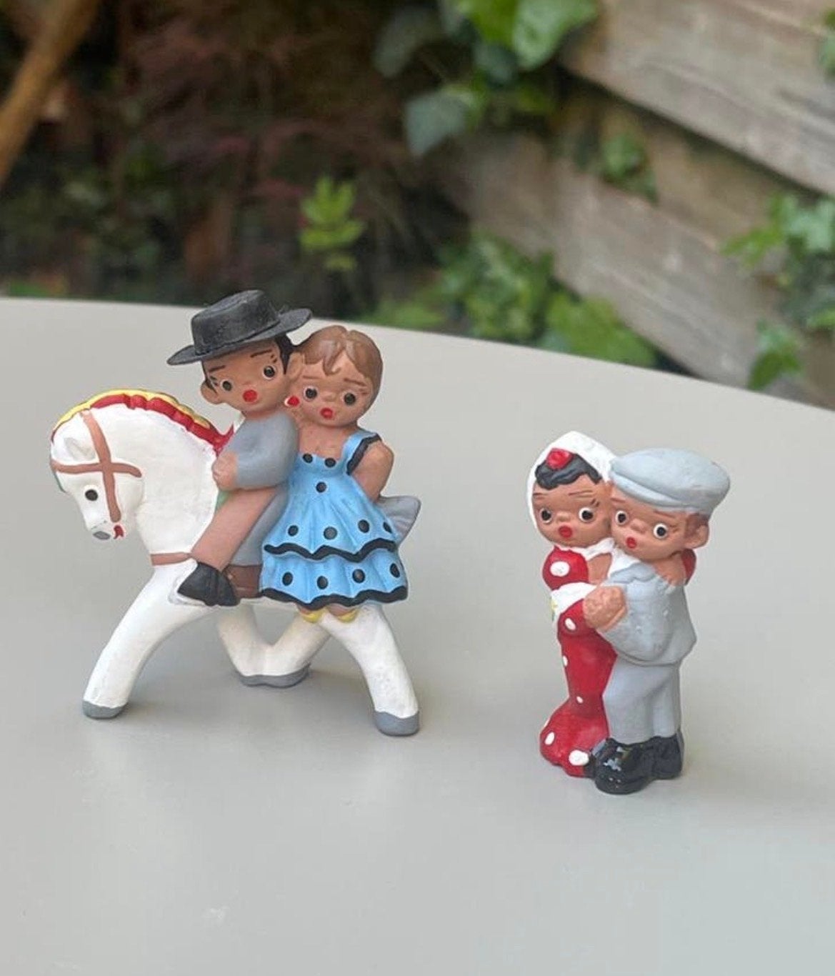 Vintage Spaanse kleibeeldjes: paard en dansend stel, Verzamelen, Beelden en Beeldjes, Ophalen of Verzenden, Nieuw, Mens