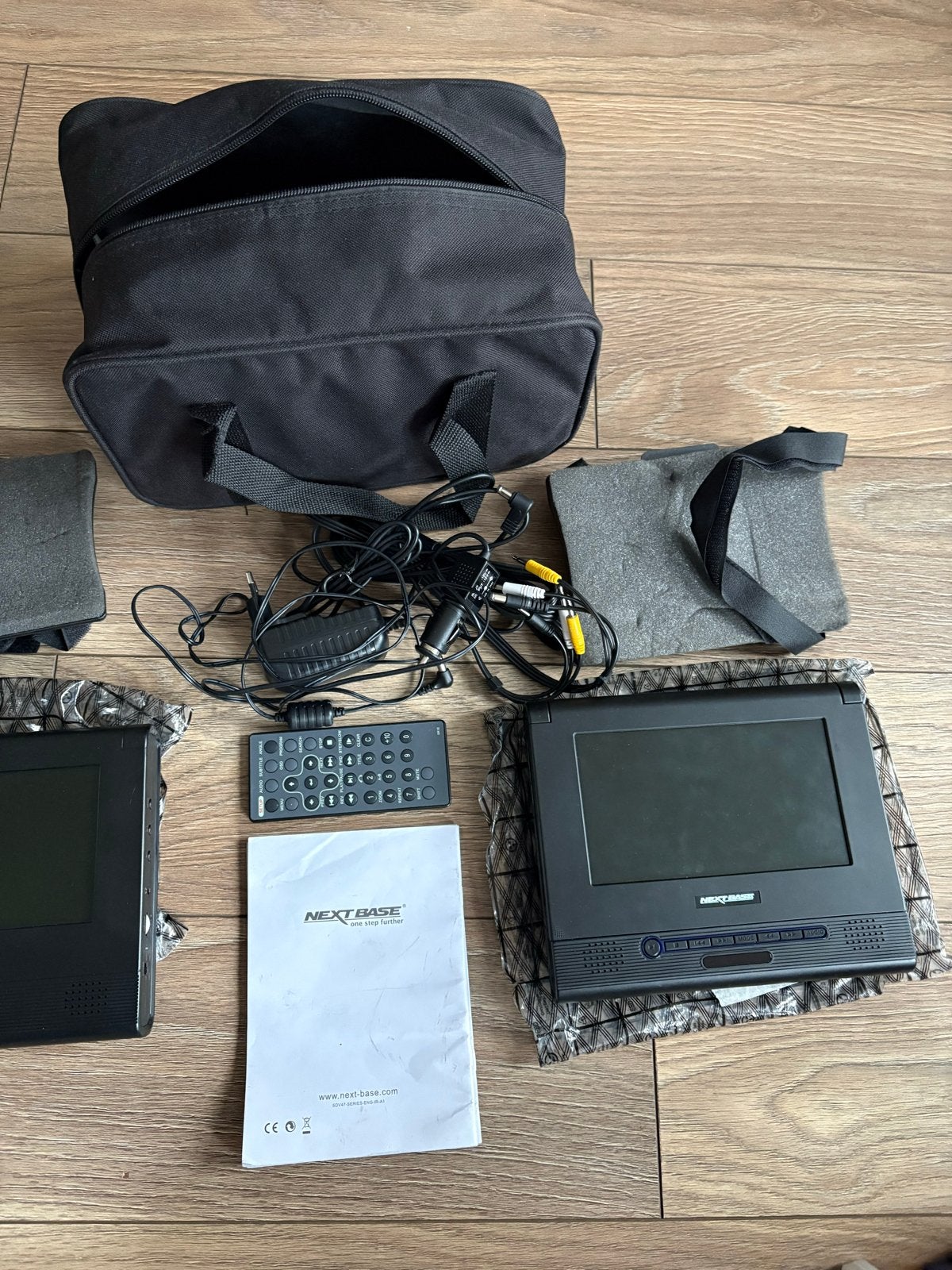 Nextbase auto DVD-speler set 2 schermen en veel kinder-DVD's, Ophalen, Gebruikt, Animatie, Verzamelbox