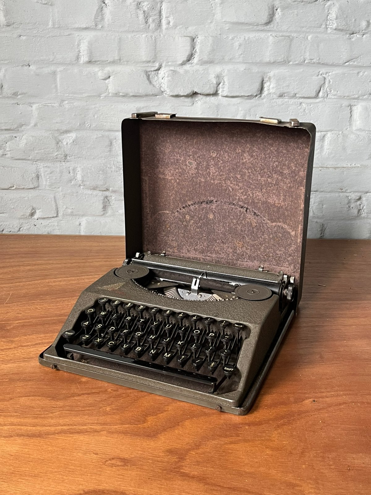 Vintage Hermes Baby Typemachine in Koffer – Grijs/Groen, Diversen, Typemachines, Ophalen, A, A, A