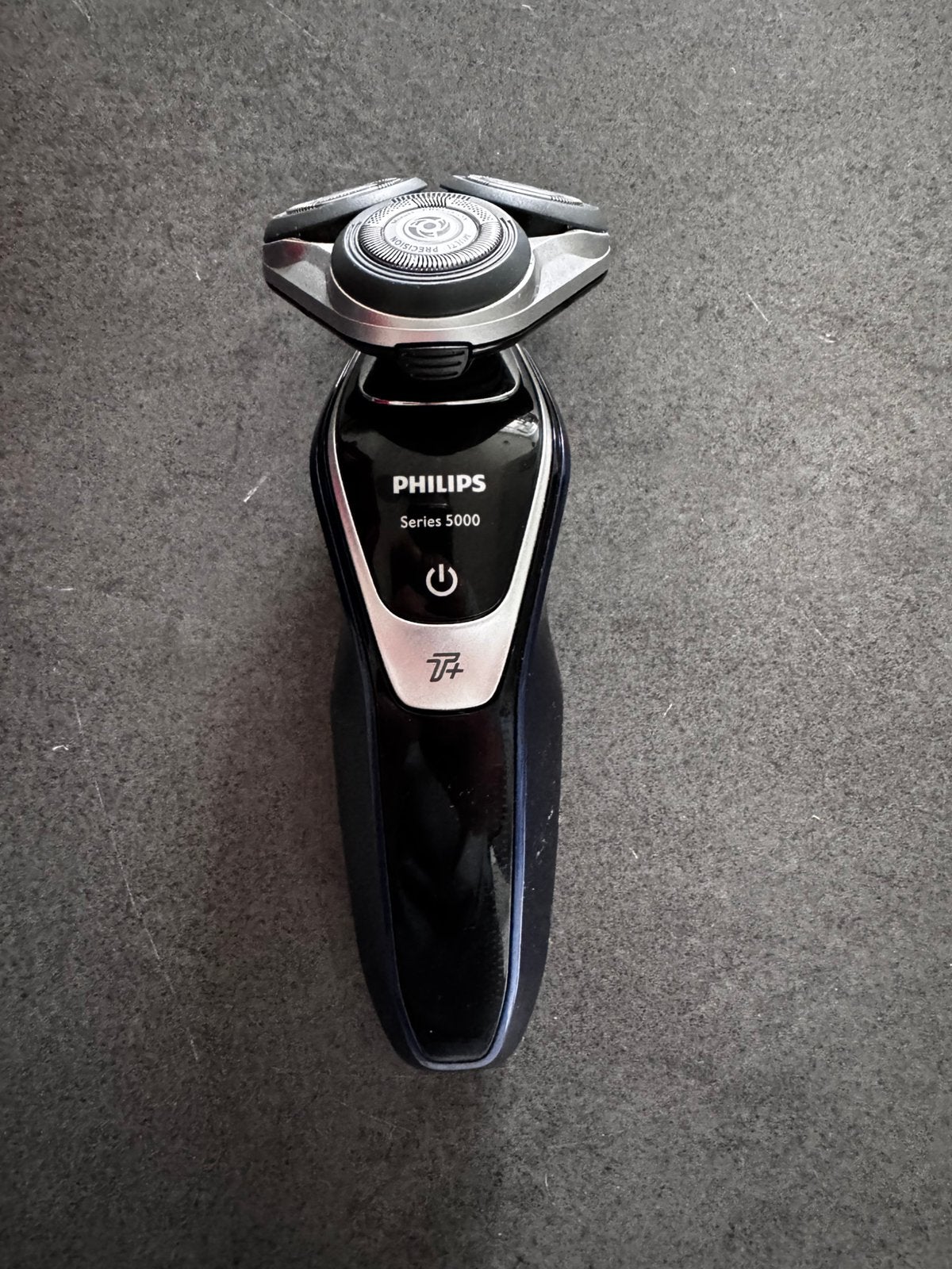 Philips 5000 Series incl. reinigingstation, Ophalen of Verzenden, Zo goed als nieuw, Scheren en Epileren