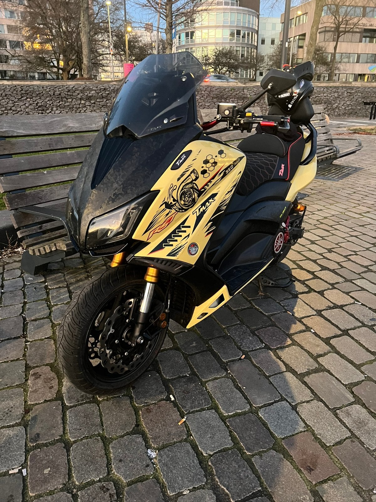 Yamaha tmax 530 turbo, Fietsen en Brommers, Snorfietsen en Snorscooters, Ophalen of Verzenden, Zo goed als nieuw, Benzine, Yamaha