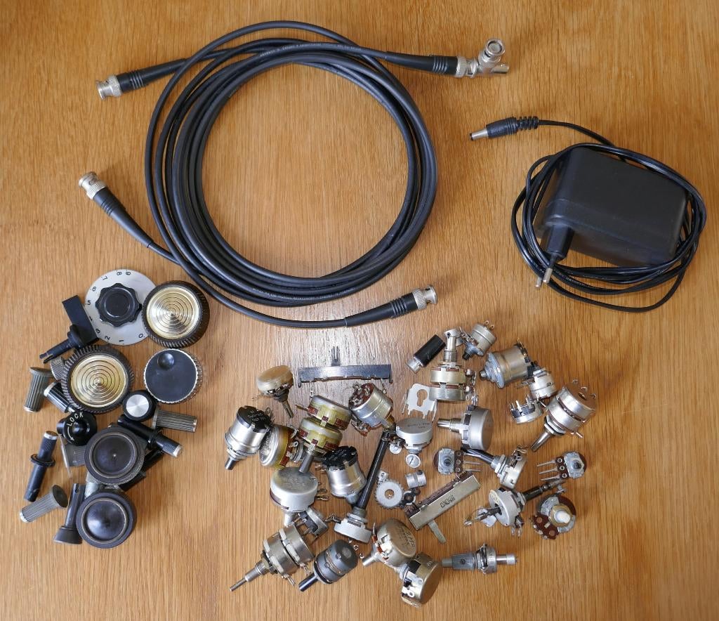 te koop: elektronica onderdelen, potmeters, knoppen, Siemens, Ophalen of Verzenden, Gebruikt