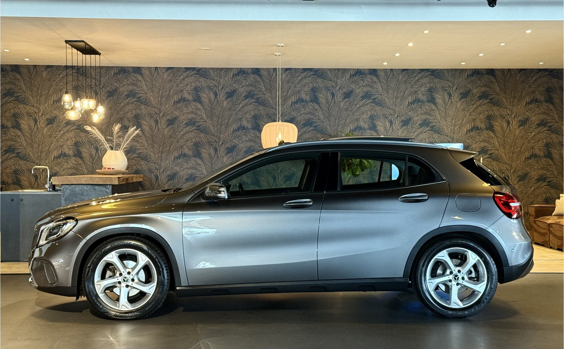 Mercedes-Benz GLA 200 Premium Plus I Pano I Camera I Automaa, Auto's, Gebruikt, Euro 6, 715 kg, 1595 cc