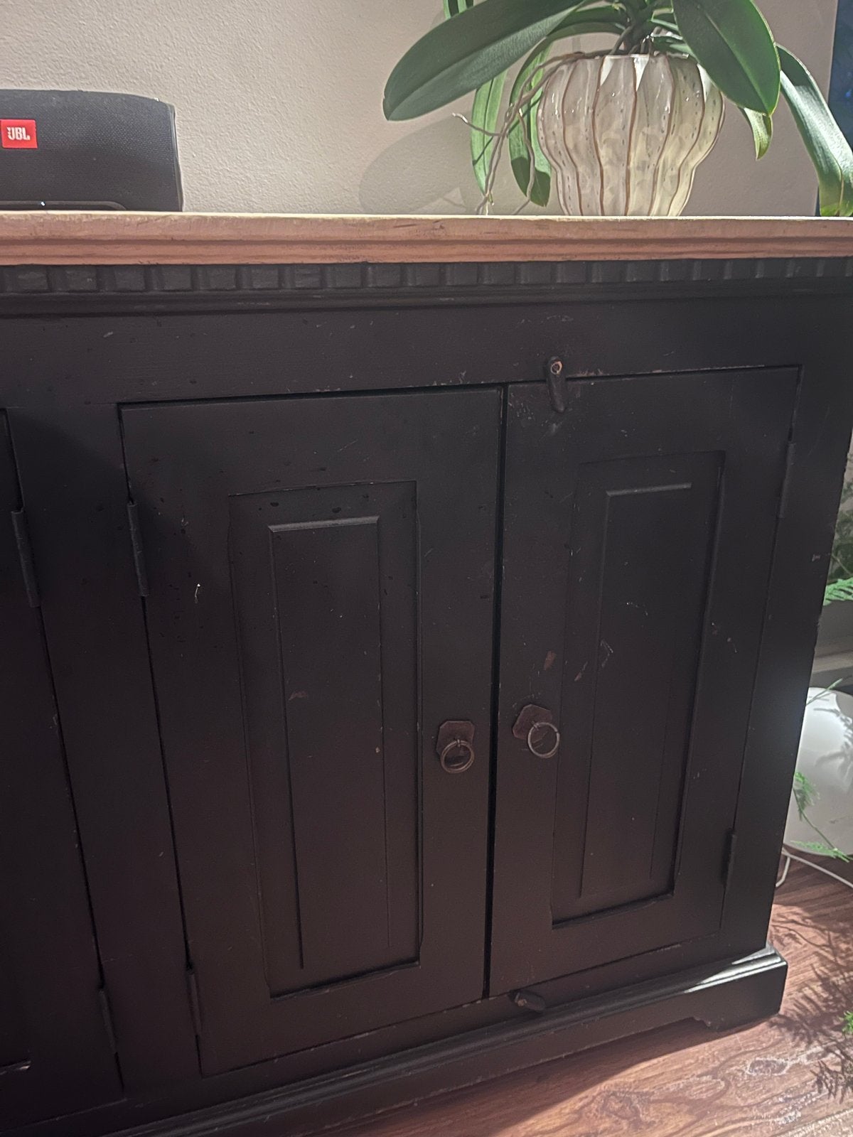 Zwart dressoir 210cm met houten blad en rotan details, Ophalen, Gebruikt, 200 cm of meer, 25 tot 50 cm