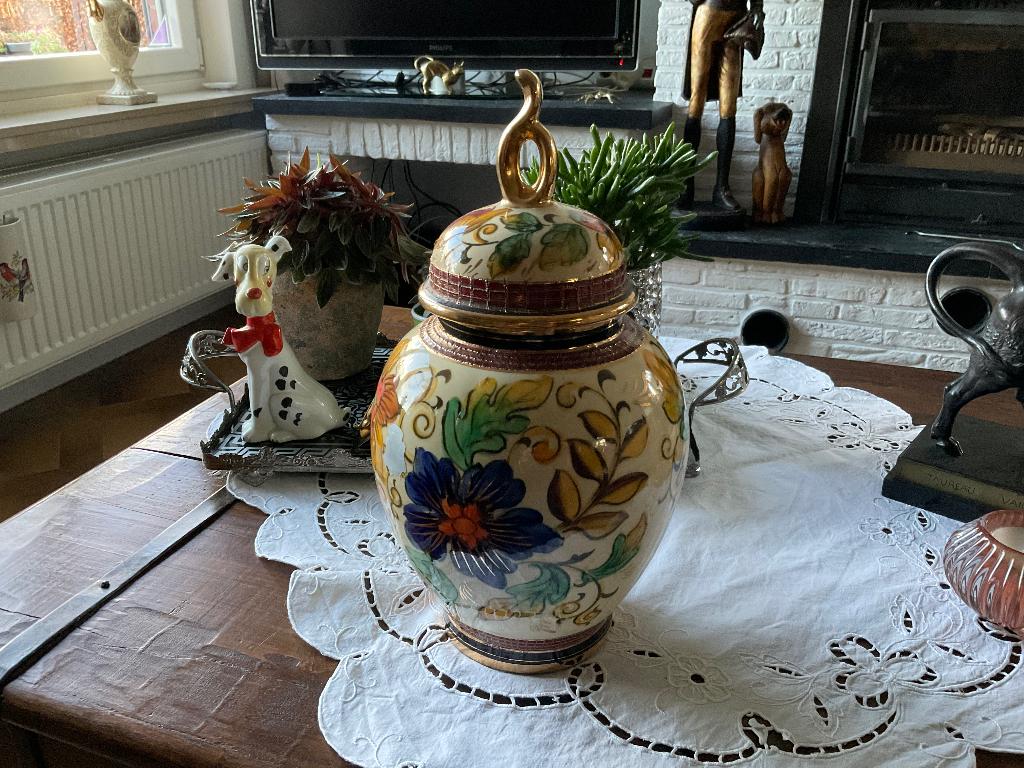 Kleurrijke vaas / deksel vaas porselein H. Bequet, Antiek en Kunst, Ophalen of Verzenden