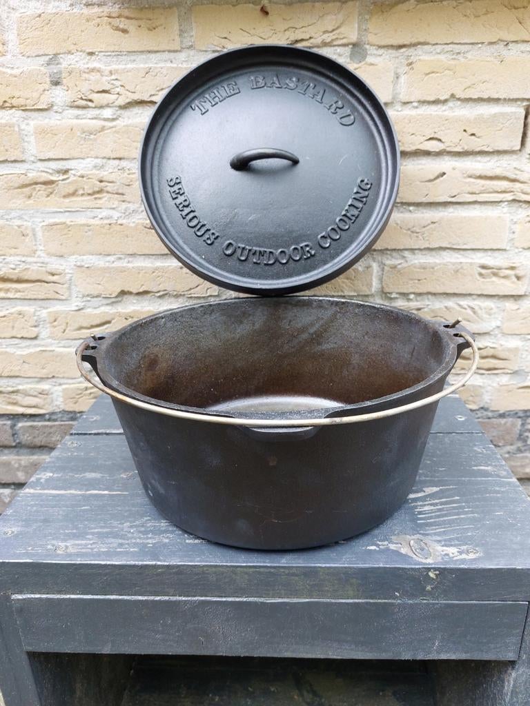 The Bastard Dutch Oven 30cm - Gietijzeren Braadpan, Huis en Inrichting, Keuken | Potten en Pannen, Ophalen of Verzenden, Gebruikt