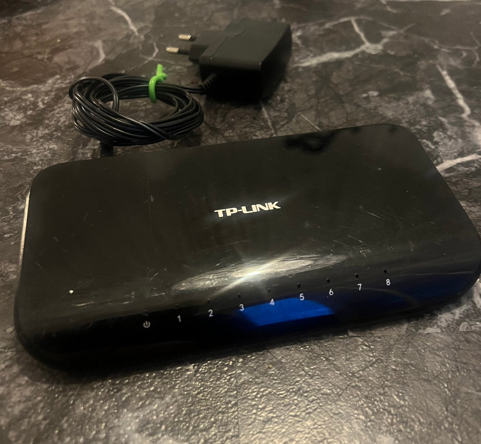 TP LINK SG1008D netwerk switch, Computers en Software, Routers en Modems, Ophalen of Verzenden, Zo goed als nieuw
