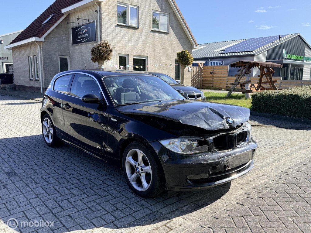 BMW 1-serie 118d Corporate Business Line, Euro 5, 4 cilinders, 4 stoelen, Zwart