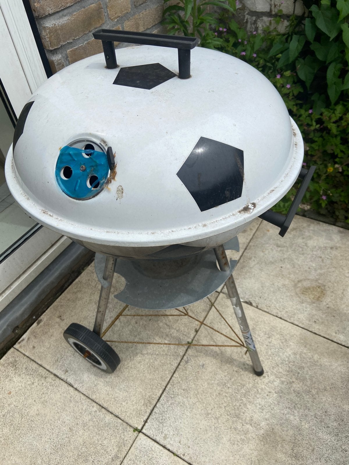 BBQ voetbal, Ophalen, Zo goed als nieuw
