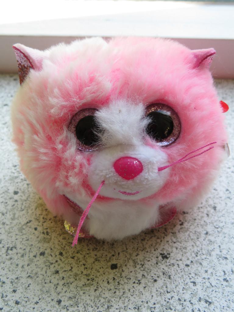 TY Beanie Balls TIA roze poes? meet ca 7 cm hoog, Ophalen of Verzenden, Kat, Roze, Klein (minder dan 20 cm)