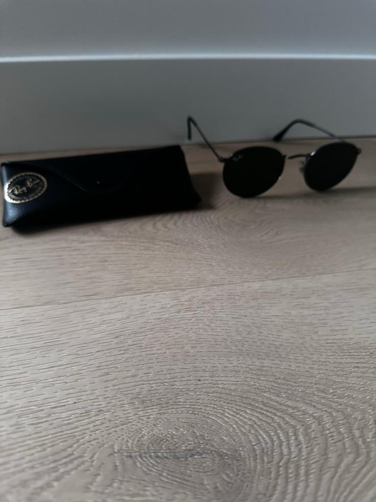 Mooie Ray-Ban zonnebril met lichte imperfectie, Ophalen of Verzenden, Zo goed als nieuw