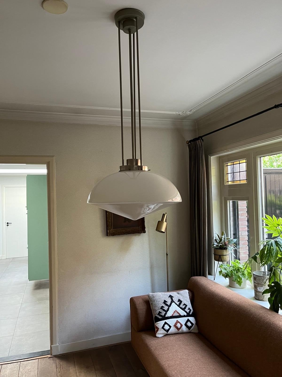 Vintage Gispen hanglamp met opaline glazen kap, Ophalen, Gebruikt, Glas, E27 (groot)