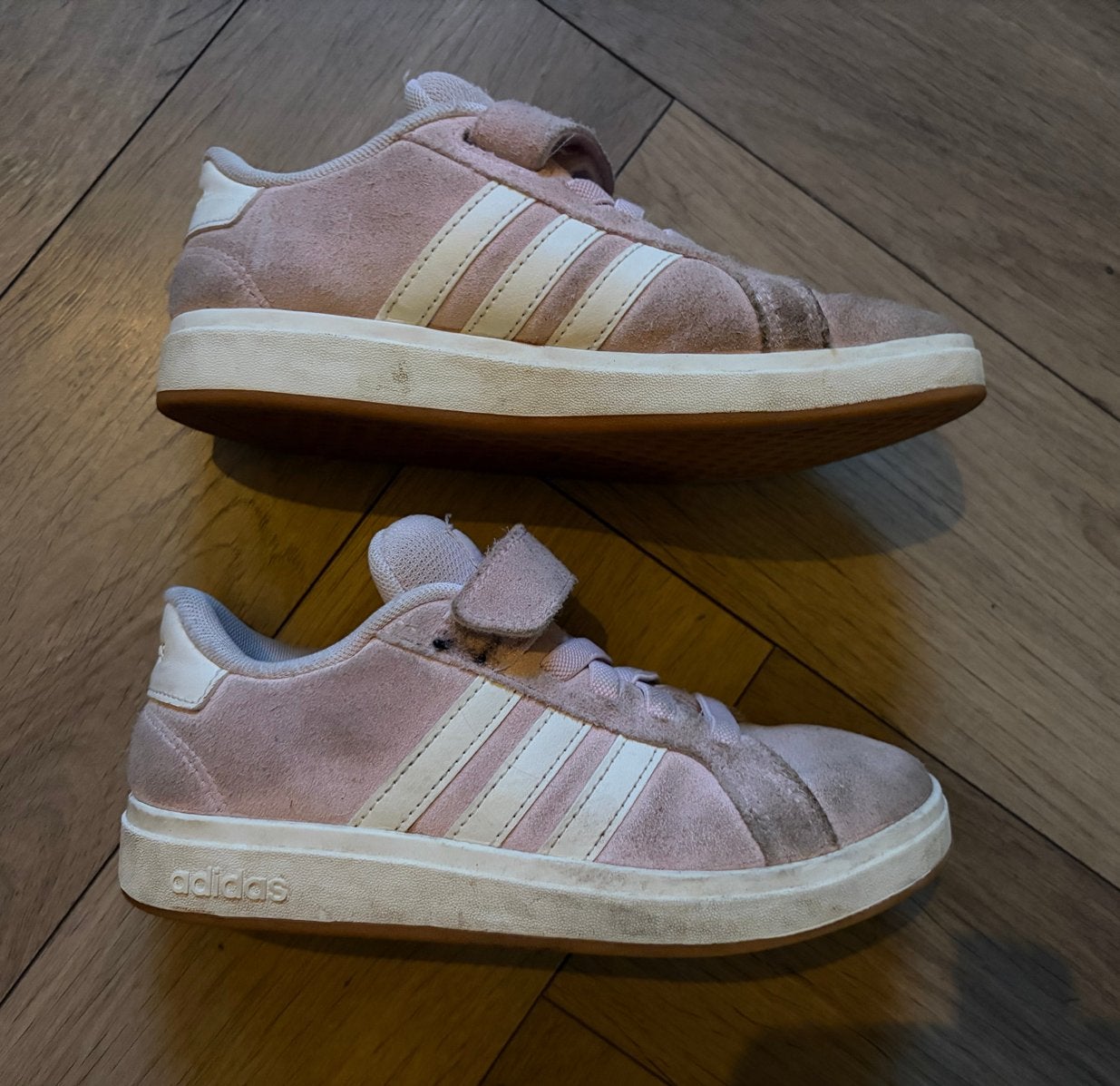 Adidas meisjes schoenen maat 33 - Roze sneakers, Ophalen of Verzenden, Gebruikt, Meisje, Sportschoenen