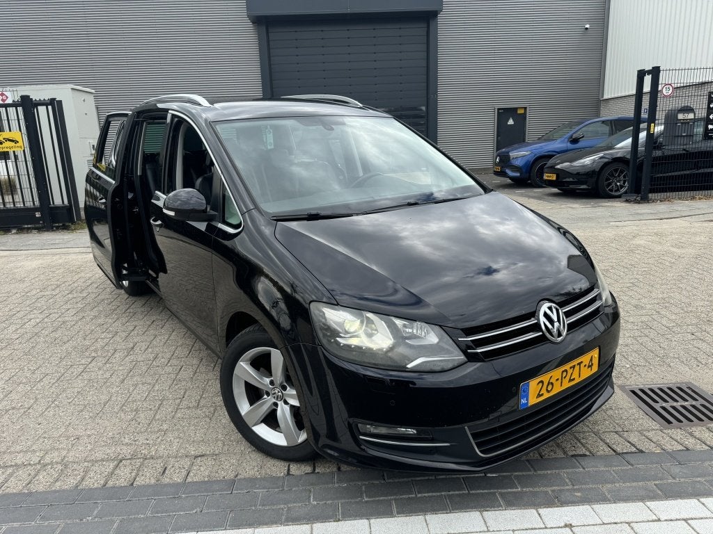 Volkswagen Sharan 2.0 TDI High Xenon 7P 6Bak Dyn Alcan Full, Auto's, Euro 5, Gebruikt, 7 stoelen, Zwart