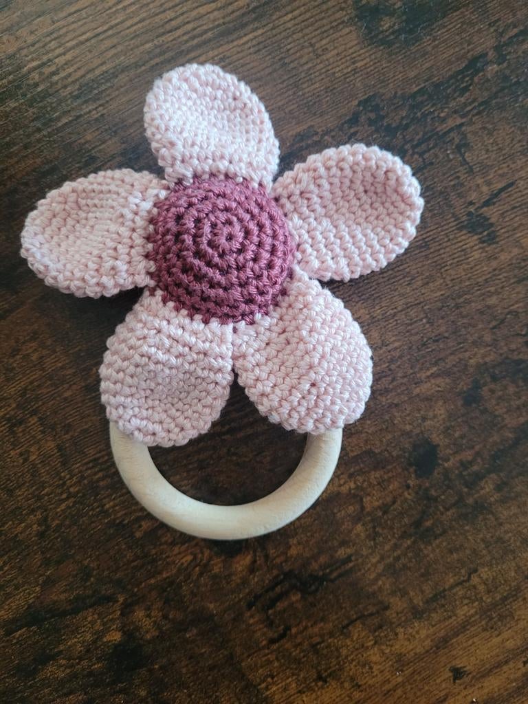 Gehaakte bloem rammelaar, Ophalen of Verzenden, Nieuw, Rammelaar