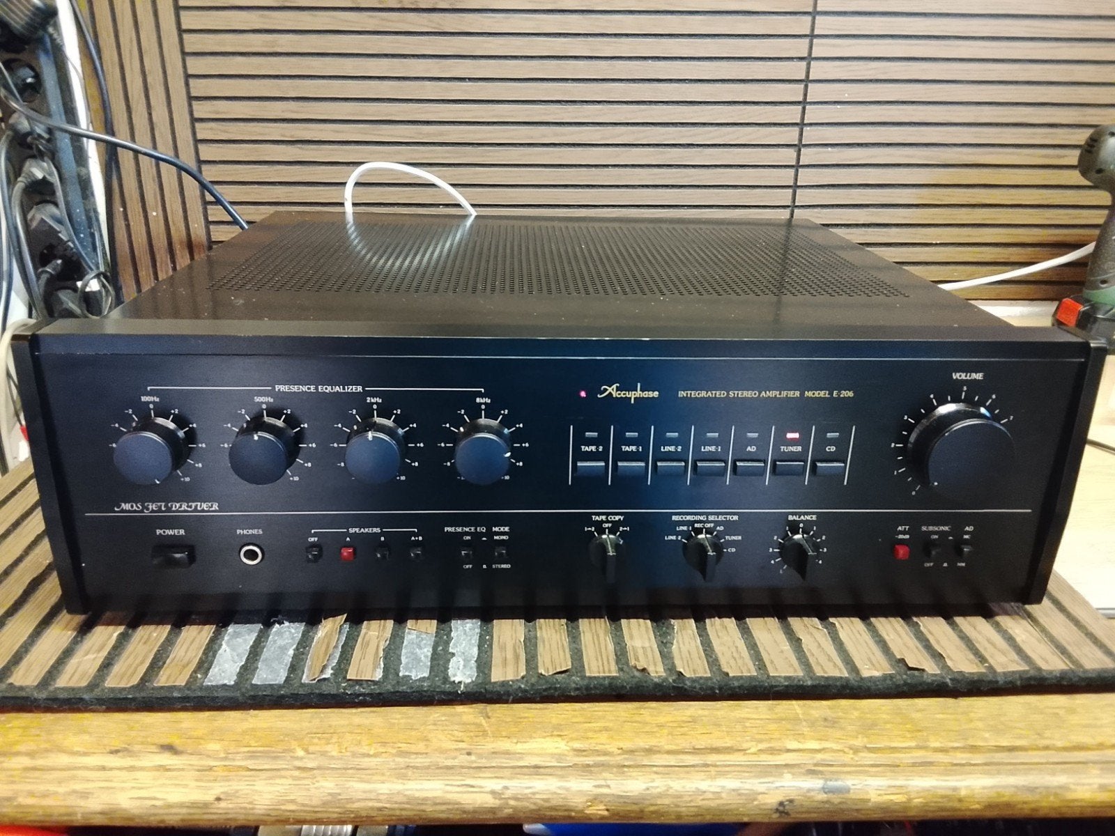 Accuphase E-206 Geïntegreerde Stereo Versterker, Audio, Tv en Foto, Versterkers en Receivers, Overige merken, Gebruikt, Ophalen of Verzenden