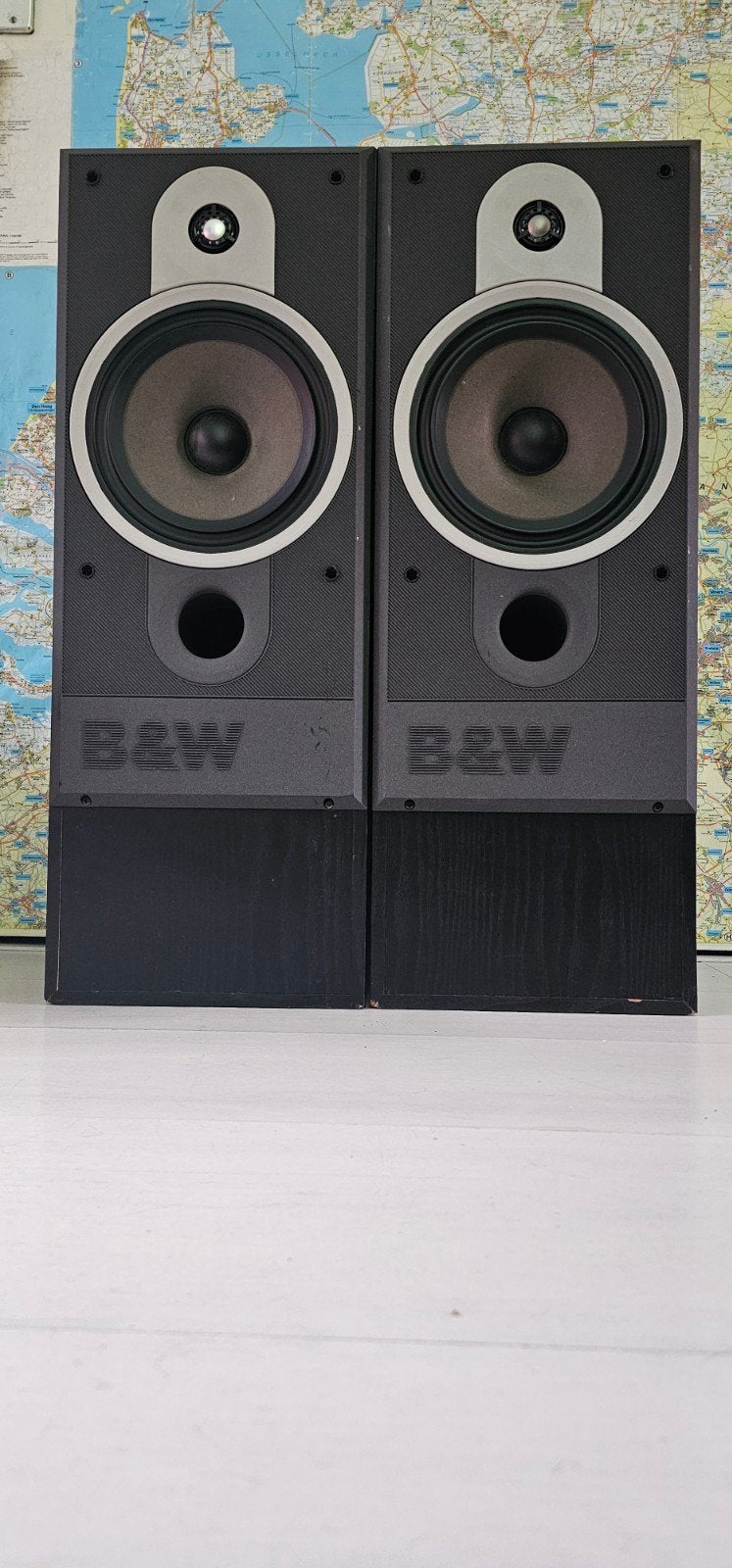 B&W DM570